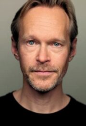 Steven Mackintosh